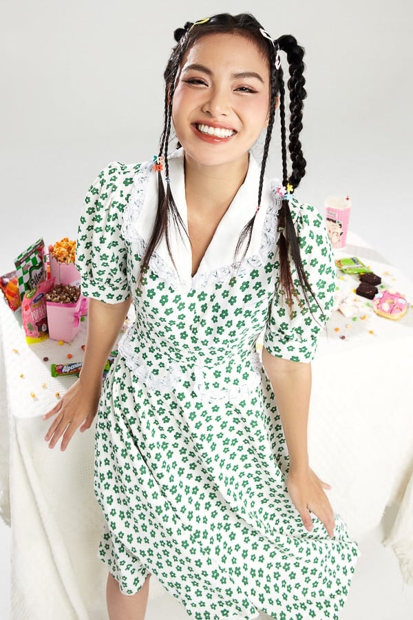 Đầm gài nút xòe lụa cổ đan-tông phối ren