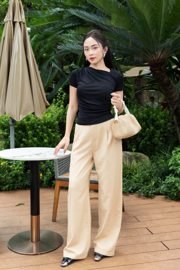 Áo ôm thun ướt nhún vai