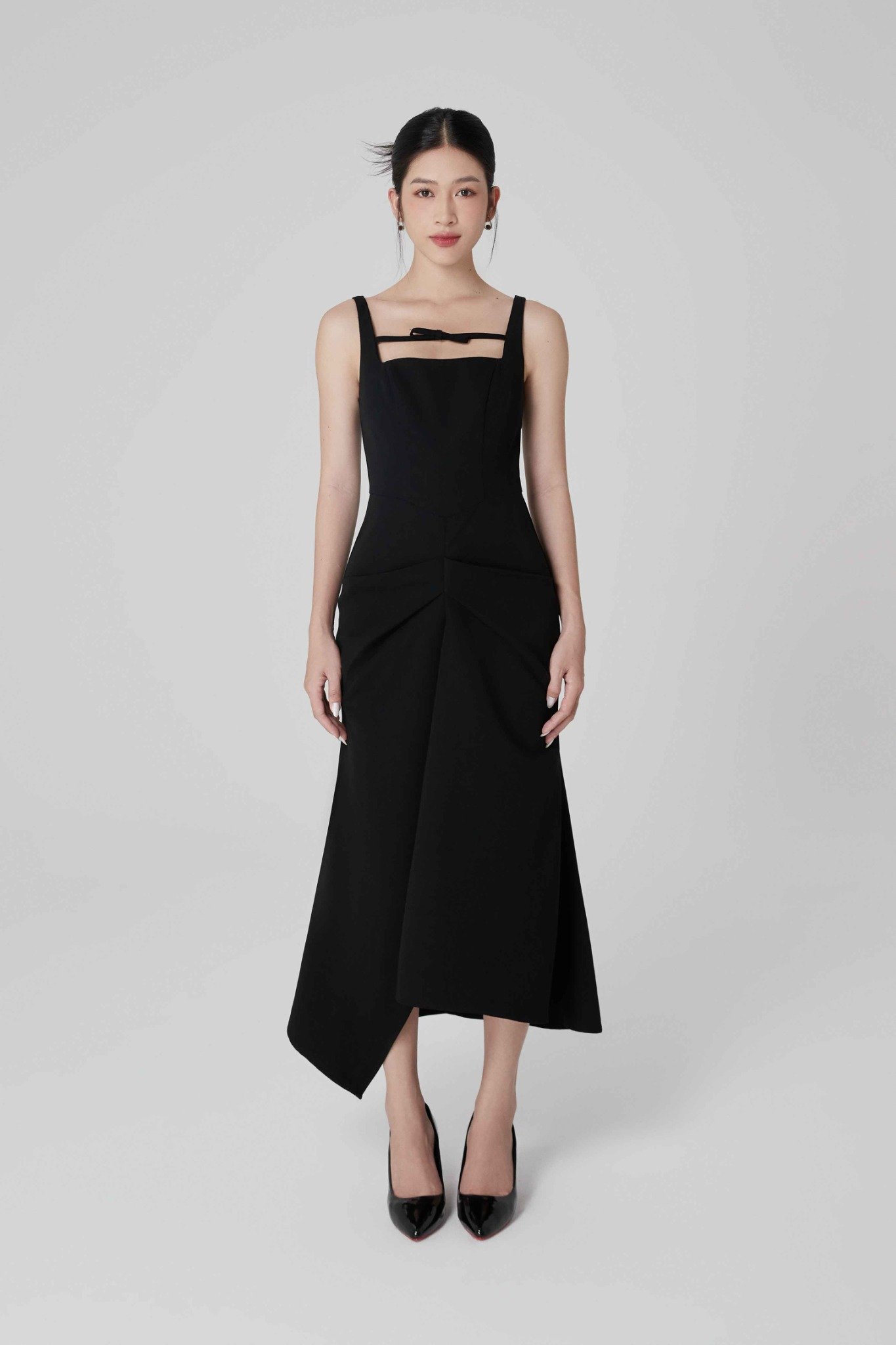 Đầm 2 dây ôm tuyết mưa tà kiểu