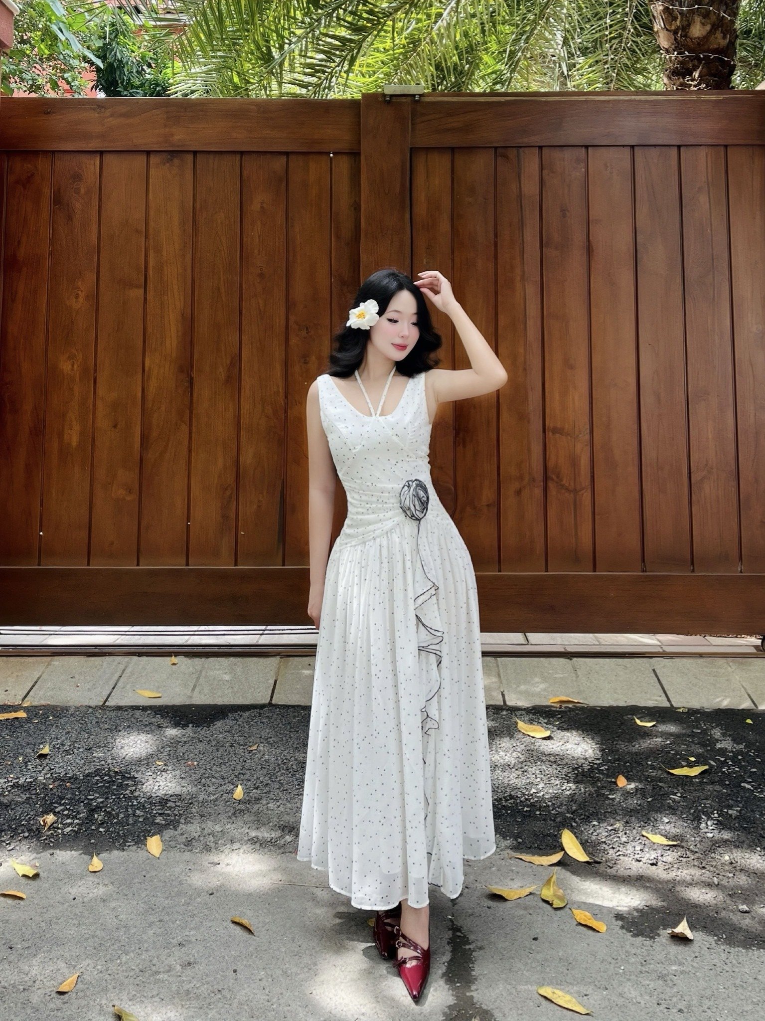 Đầm xòe cổ V xẻ tà dáng maxi